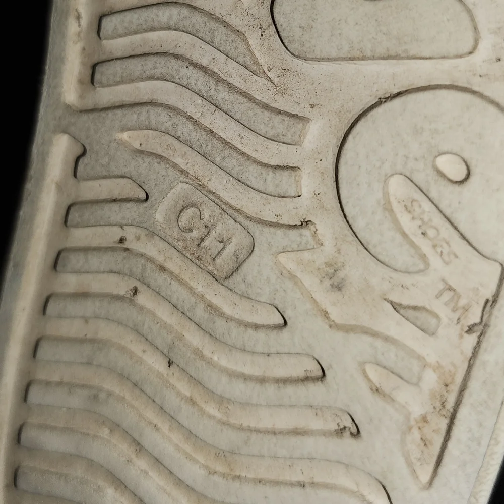 Native Shoes - Picture 6 of 7